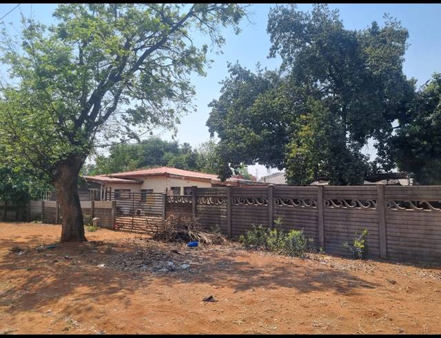 3 BEDROOM HOUSE FOR SALE IN OOS EINDE